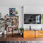 Modern Les One Bedroom