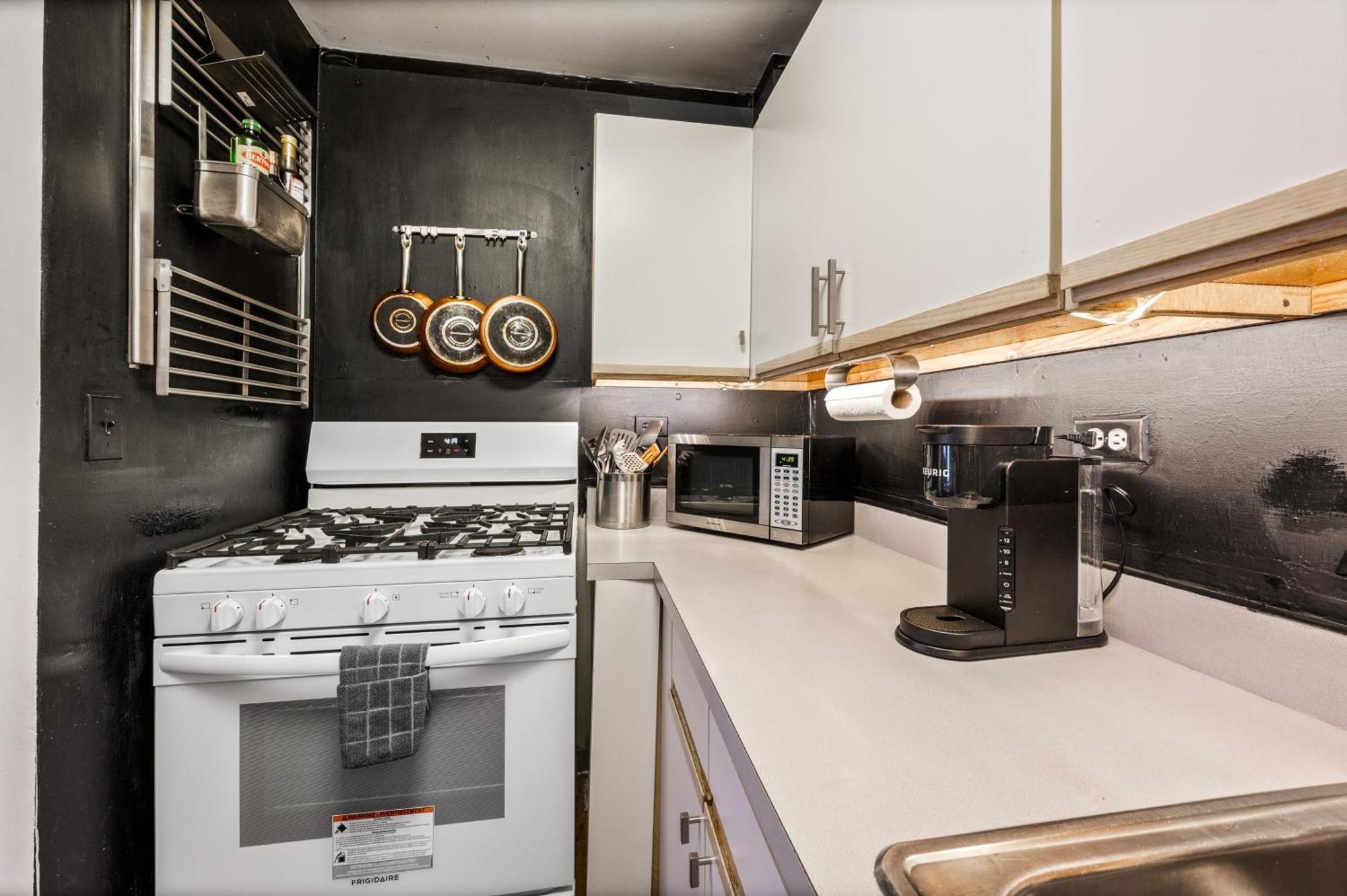 Modern Les One Bedroom Apartment New York