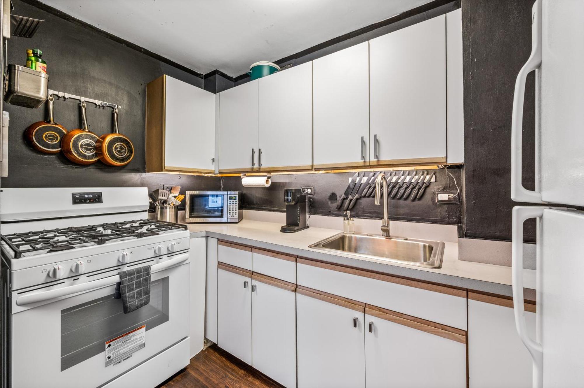Modern Les One Bedroom